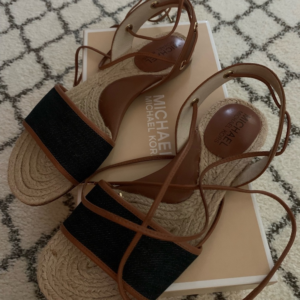 Michael Kors sandals 🌸